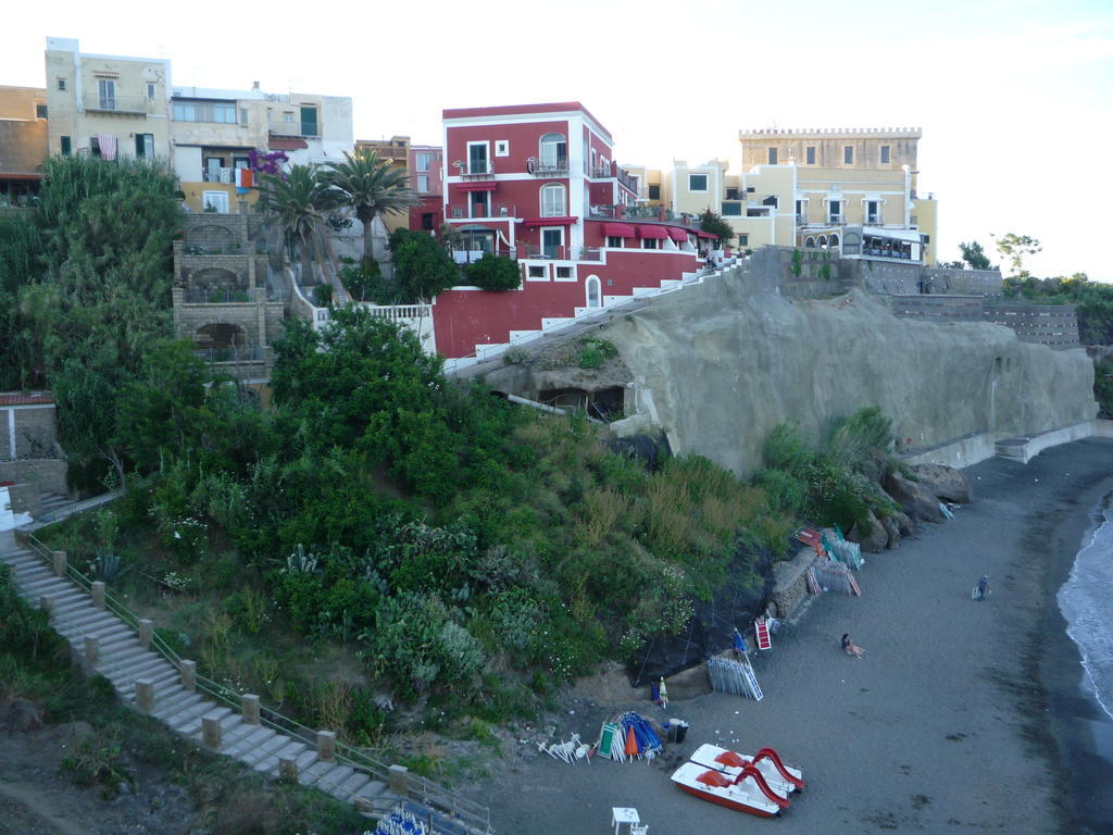 Hotel Villa Iulia Ventotene Exterior photo