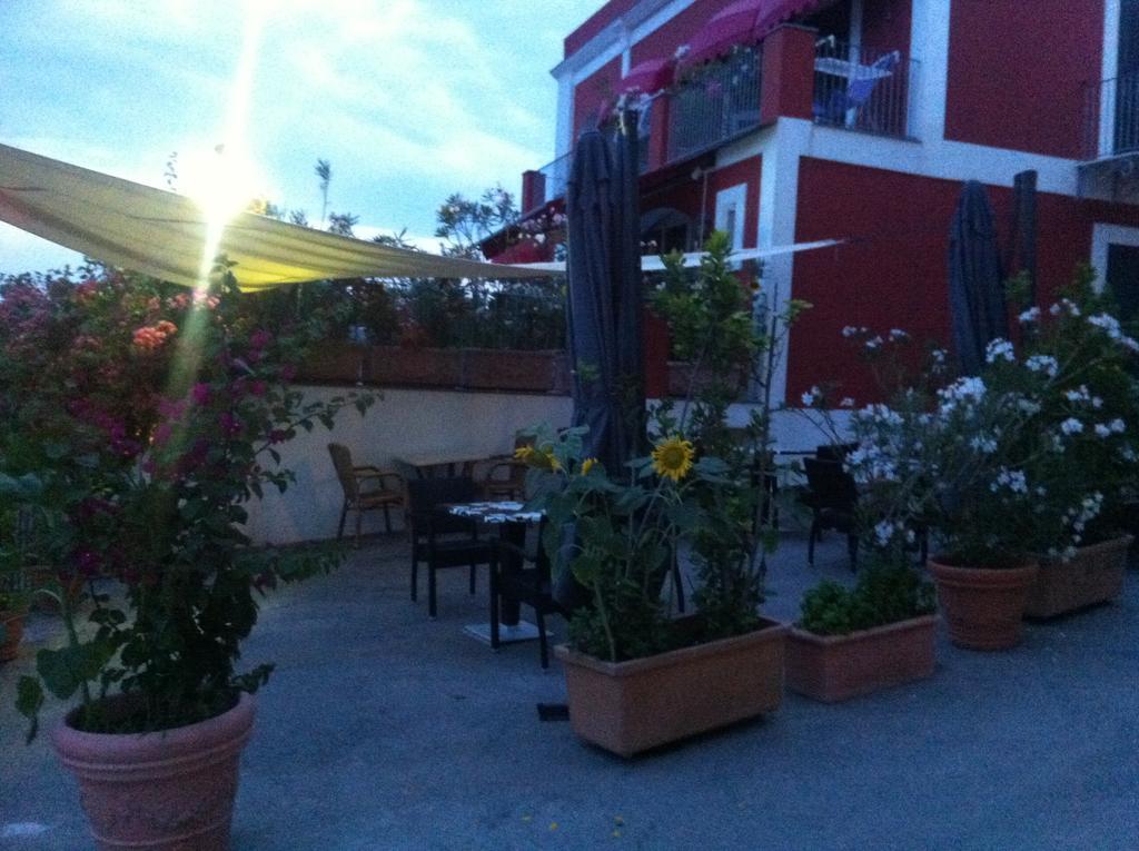 Hotel Villa Iulia Ventotene Exterior photo