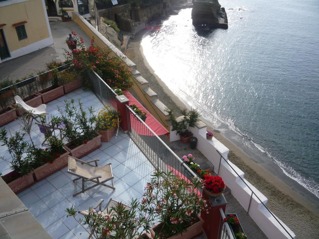 Hotel Villa Iulia Ventotene Exterior photo