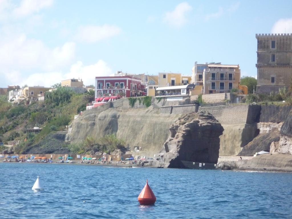 Hotel Villa Iulia Ventotene Exterior photo