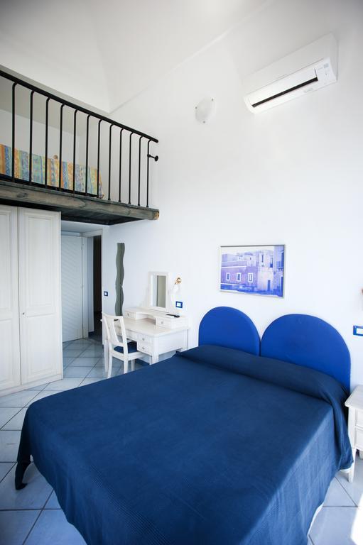 Hotel Villa Iulia Ventotene Exterior photo